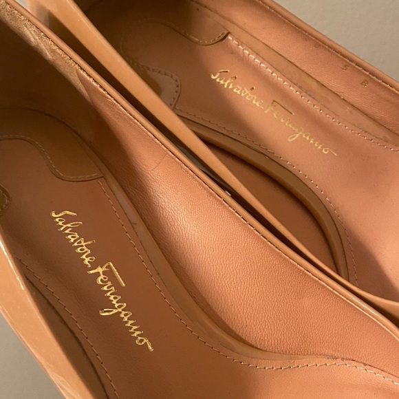 SALVATORE FERRAGAMO Patent Leather Flower Heel Pink Size 5 - Picture 8 of 11